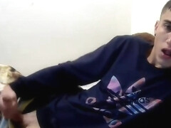 Teenboy Plays On Cam.