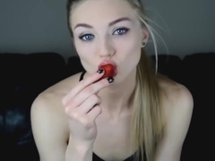 SexyLucy69 - Lucy and Strawberries