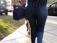SEXY junior GIRL WALKING IN JEANS