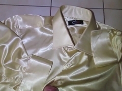 Shiny Shirt Gold Wichsen