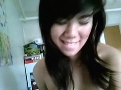 Hot asiatic young expressing herself via cam