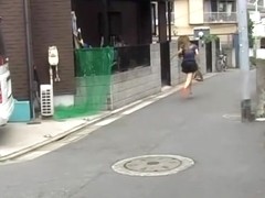 Japanese sharking master lifts up a cute girl's skirt