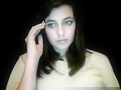 Paki Gal Widening Arse on Livecam