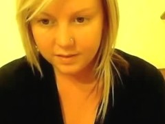 Blonde cam girl wildly masturbating her juicy pussy