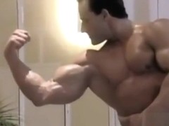 Francis Benfatto - Muscle posing!