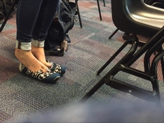 Candid Japanese Girl Toms Shoeplay in class