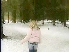 WIFE AND HUSBAND FUCK OUTDOORS !!