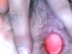 je m'enfonce un objet entierement derriere puis me branle