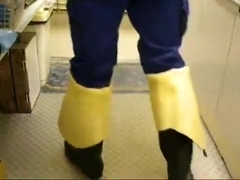 nlboots - hevea waders, blue working trousers, trampling