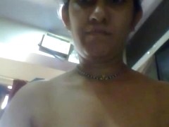 Floppy tits indian woman masturbates