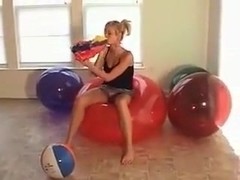 Emi Beachball Bounce