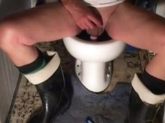 nlboots - sitting on crapper