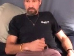 Bryant: Maduro peludo se la casca en la cama