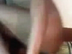 legal age teenager malgache jouant avec une gode en bois