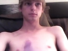 Jeune Minet Lisse Avec Une Belle Bite