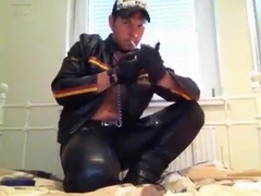 Leatherboy smoking and jerking off with pp and leather