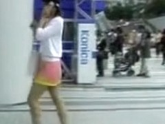 Skirt sharking in action exposed her cute pink panties