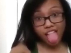Nerdy asian american girl makes her first masturbation sextape