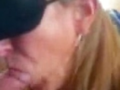 Blindfolded amateur slut doesn't want to show face while sucking