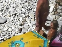Guy Cumshot his girlfriend in her mouth at a public beach
