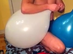 Playing 16'' balloons