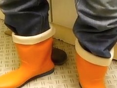 nlboots - clogs and orange boots
