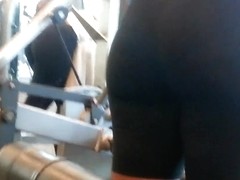 Big booty in gym