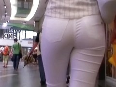 Big ass in tight pants creates the best scenery