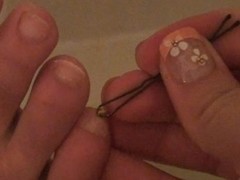 Toe cleaning and nail polish