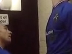 Jugando Apelo en el Vestuario despues del Partido