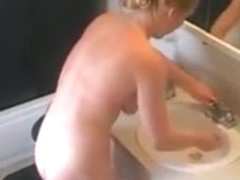 Amateur blonde shower