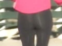 I am spying the sexy runner and her candid tight ass 03zj