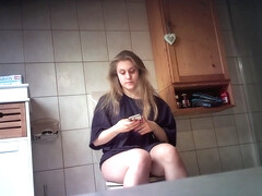 girlfriend Lilly piss and shower