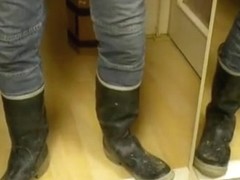 nlboots - trying to open a bottle