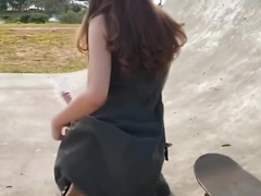 Young babe masturbates in a skate park