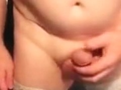 Satin in hellblau zum an- und ausziehen.