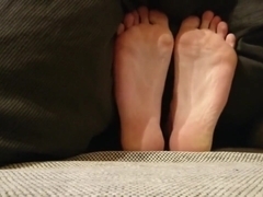 Sexy Men's Feet and Soles Toe Wiggling in Bed