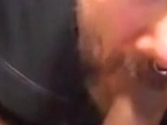 QUE RICO ME LA CHUPA - HE SUCKS IT SO GOOD