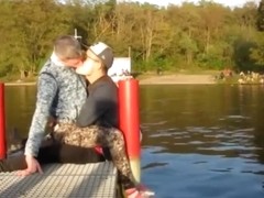 Chanson d'automne - Gay calin au bord du lac