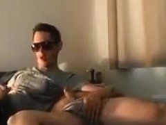 Bi fella gives cum bitch a facial