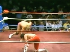 Chaz vs Dapper Dan :Hot Wrestling