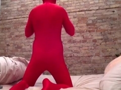 Zentai play in red with vibrator