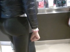 Good ass in legging 2