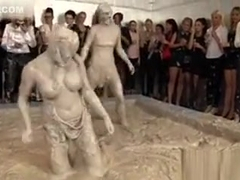 Amateur couple hardcore gangbang