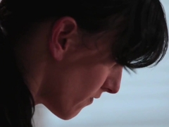 Lezdom dyke ties up sub to the bed